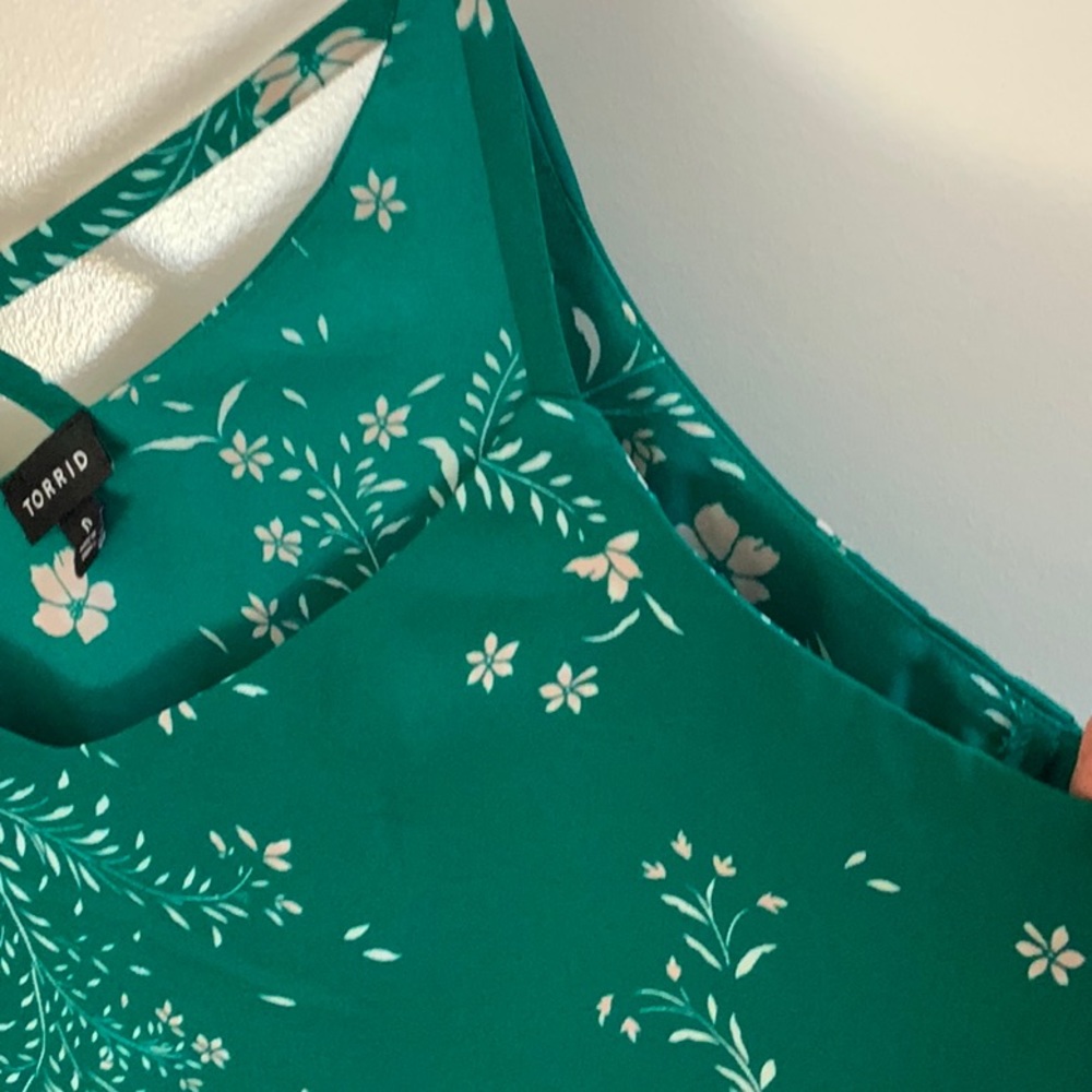 Gorgeous green Torrid Sleeveless Top Size 0 - Picture 5 of 8